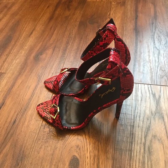🤩 🐍 Red and Black Snake Print Ankle Strap Heels - Picture 5 of 6